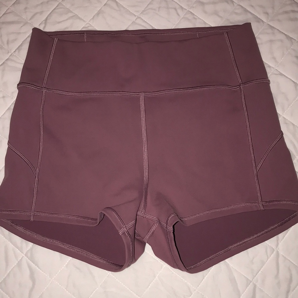 lululemon high rise in movement shorts 2.5”